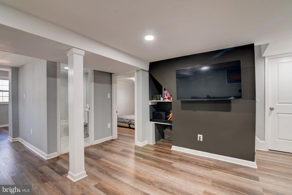 Interior, Recessed Lighting, Wood Texture Flooring