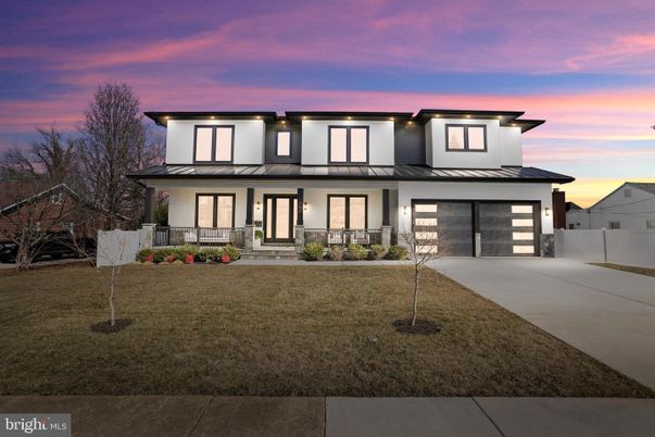 Attached, Exterior, Facade, Modern