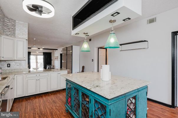 Interior, Kitchen, Pendant Lights, Wood Texture Flooring