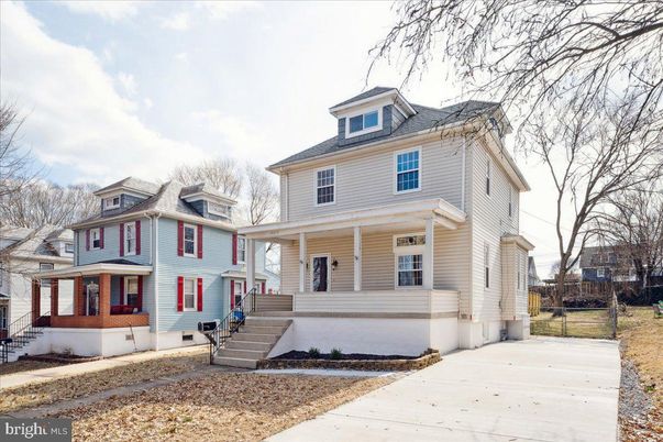 Exterior, Facade, American Foursquare