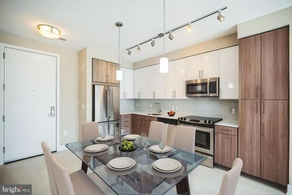 Dining room, Interior, Kitchen, Pendant Lights, Stainless Steel Appliances