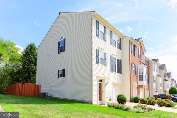 Exterior, Facade, Brick Facade, Rowhouse
