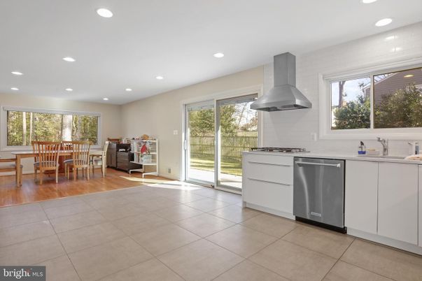 Dining room, Interior, Kitchen, Pendant Lights, Recessed Lighting, Wood Texture Flooring