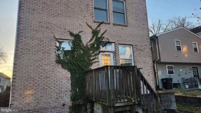 Exterior, Facade, Brick Facade, Rowhouse