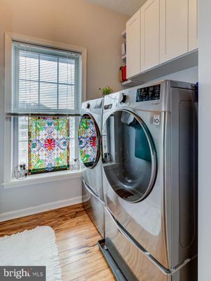 Interior, Washer, Wood Texture Flooring