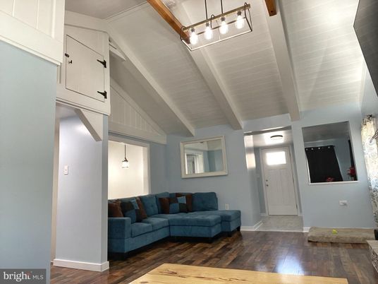 Interior, Pendant Lights, Wood Texture Flooring