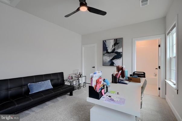 Home Office, Interior