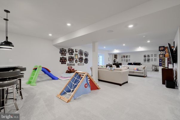 Interior, Living room, Pendant Lights, Recessed Lighting