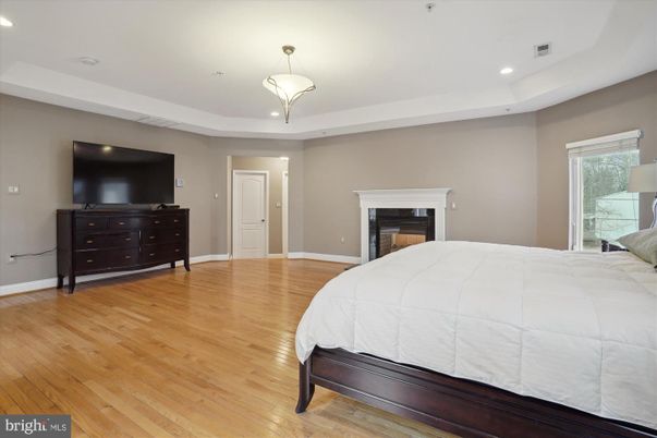 Bedroom, Fireplace, Interior, Pendant Lights, Recessed Lighting, Wood Texture Flooring