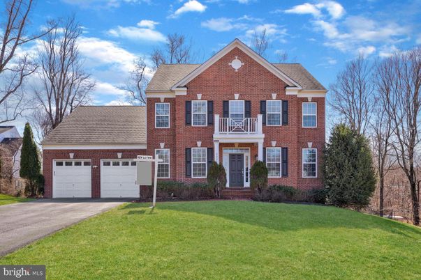 Attached, Exterior, Facade, Brick Facade, Georgian