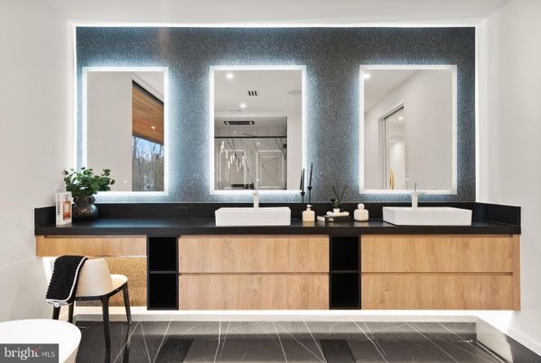 Bathroom, Dual Sink Vanities, Interior, Recessed Lighting