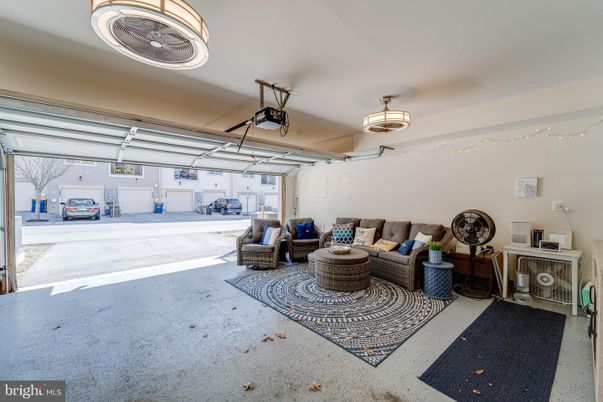 Garage, Interior