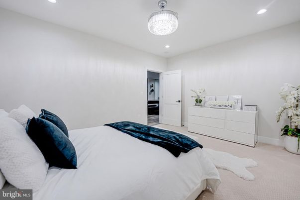 Bedroom, Chandelier, Interior, Recessed Lighting