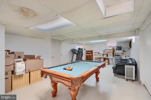 Billiard Table, Game Room, Interior