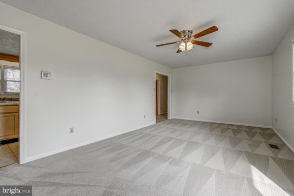 Empty room, Interior