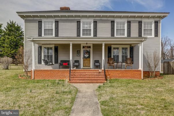 Exterior, Facade, American Foursquare