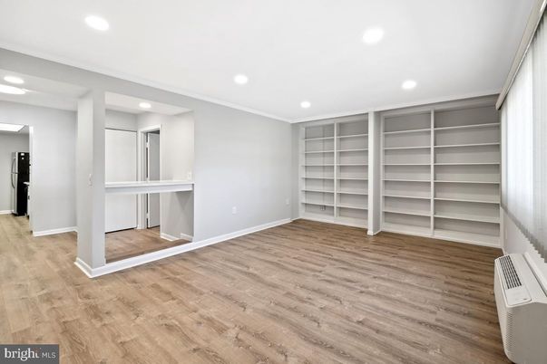 Empty room, Interior, Recessed Lighting, Walk-in Closets, Wood Texture Flooring