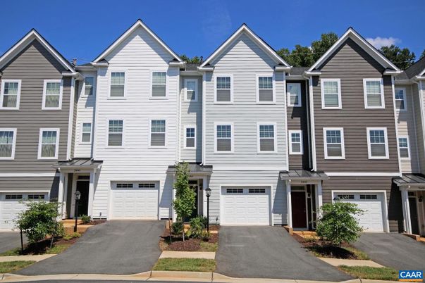 Attached, Exterior, Facade, Rowhouse