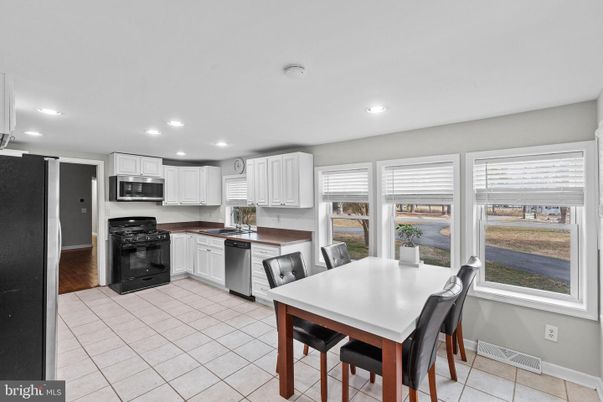 Dining room, Interior, Kitchen, Recessed Lighting, Stainless Steel Appliances