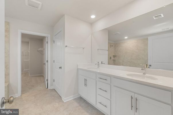 Bathroom, Dual Sink Vanities, Interior, Recessed Lighting