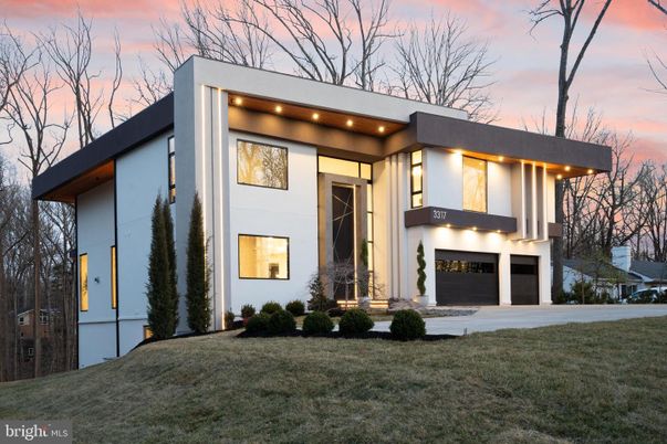 Attached, Backyard, Exterior, Facade, Modern
