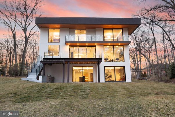 Backyard, Exterior, Facade, Modern