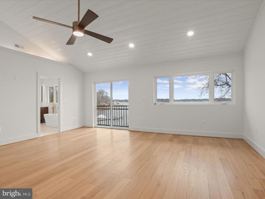 Empty room, Interior, Recessed Lighting, Water, Wood Texture Flooring