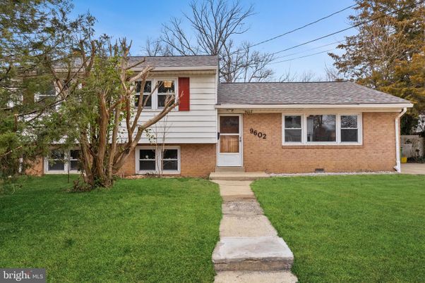 Exterior, Facade, Brick Facade, Split Level