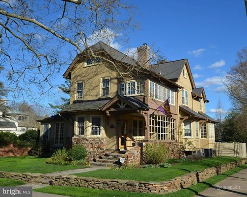 Exterior, Facade, Queen Anne Victorian