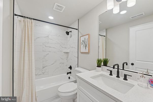 Bathroom, Interior, Marble Walls, Recessed Lighting