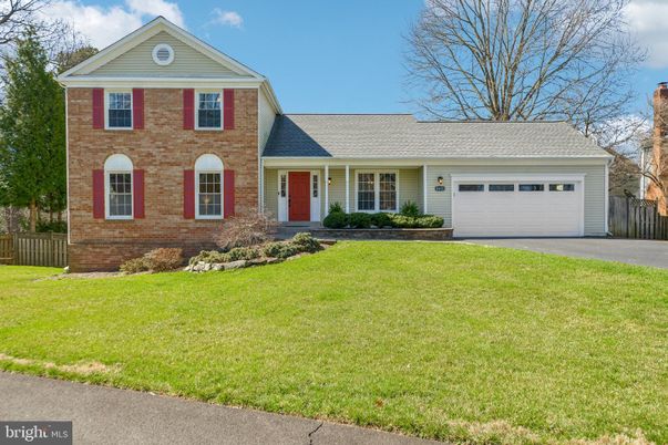 Attached, Exterior, Facade, Brick Facade, Cape Cod