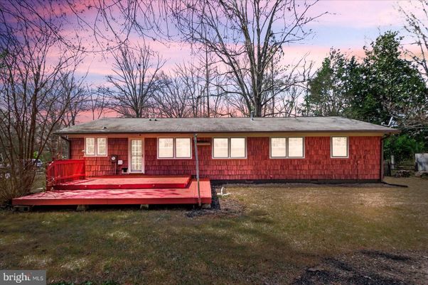 Backyard, Exterior, Facade, Split Level