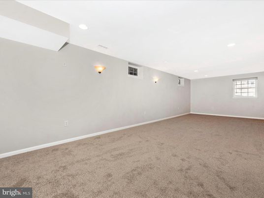 Empty room, Interior, Recessed Lighting