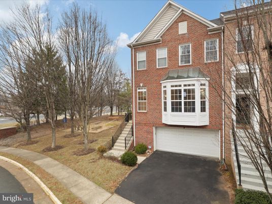 Attached, Exterior, Facade, Brick Facade, Georgian