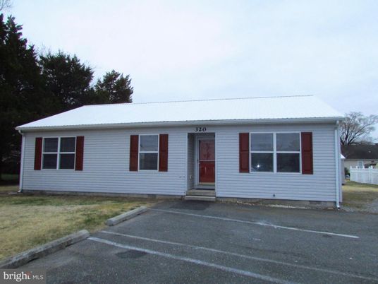 Exterior, Facade, Cape Cod