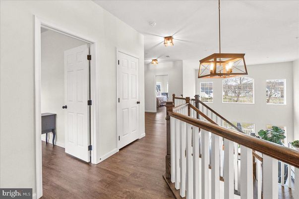 Interior, Pendant Lights, Wood Texture Flooring