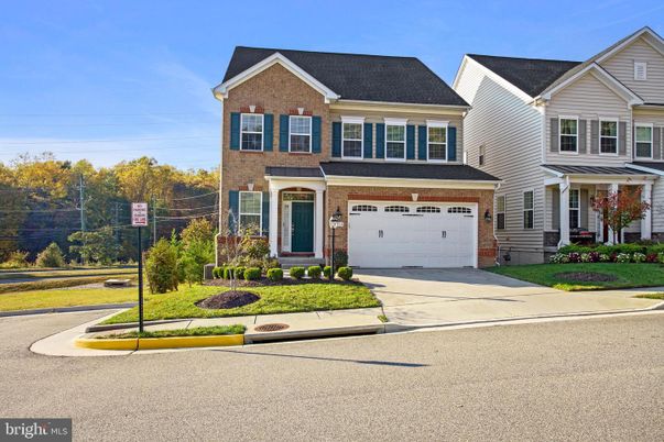 Attached, Exterior, Facade, Farmhouse