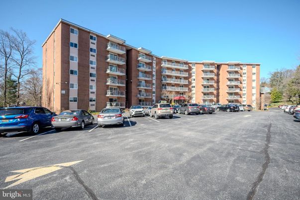 Exterior, Facade, Condo Building