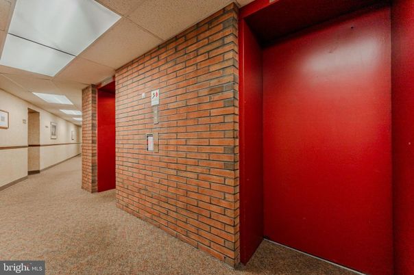 Empty room, Interior, Recessed Lighting, Stone Walls