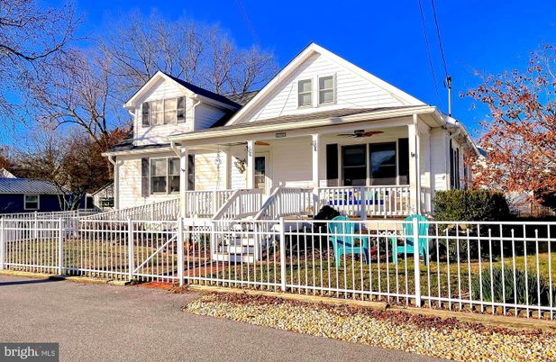 Exterior, Facade, Queen Anne Victorian