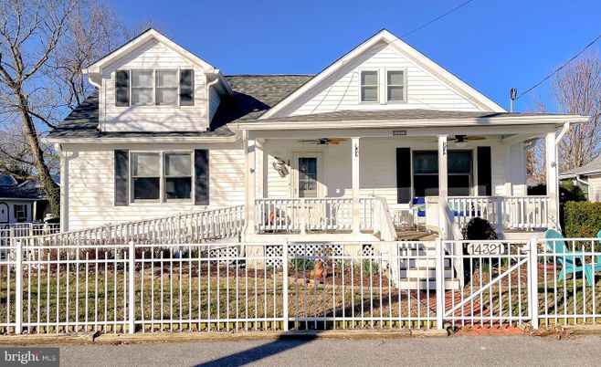 Exterior, Facade, Queen Anne Victorian