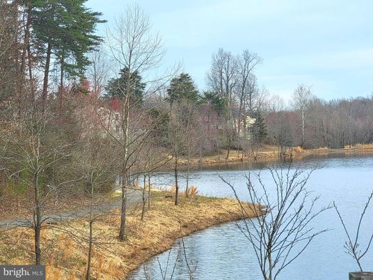 Exterior, Lake