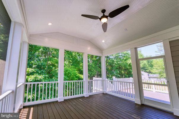Interior, Recessed Lighting, Sun Room, Wood Texture Flooring