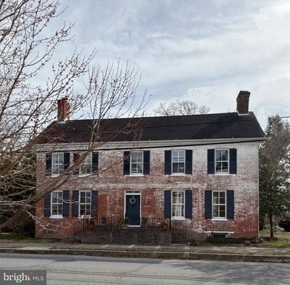 Exterior, Facade, Brick Facade, Georgian