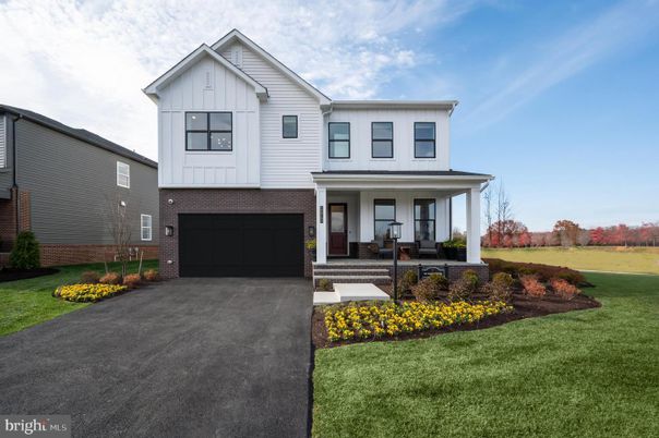 Attached, Exterior, Facade, Farmhouse