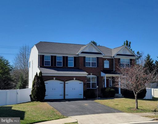 Attached, Exterior, Facade, Brick Facade, Georgian