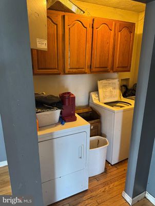 Interior, Washer, Wood Texture Flooring