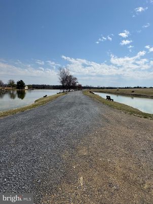 Exterior, Lake