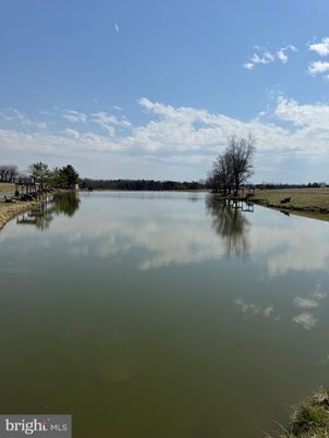 Exterior, Lake