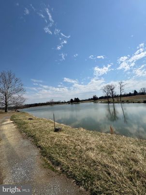 Exterior, Lake